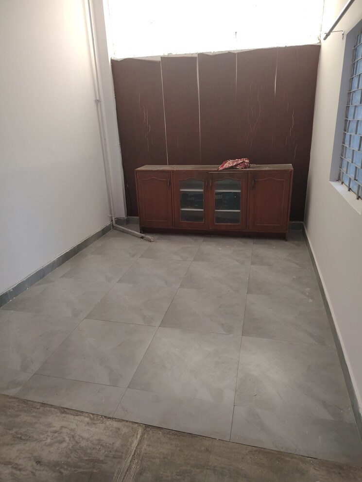 Room, sector 56 3.5 Bedroom 1810 Sq.Ft. Independent House In Sector 56 Noida 9347389