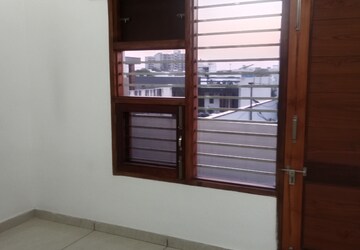 Room in 1 BHK Builder Floor at Sector 18 – for Rent