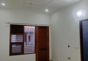1 BHK Builder Floor For Rent in Sector 18