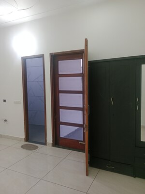 Room in 1 BHK Builder Floor at Sector 18 – for Rent