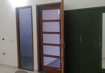 Room in 1 BHK Builder Floor at Sector 18 – for Rent