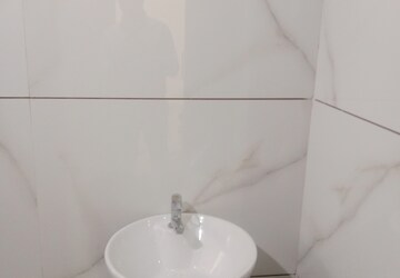 Bathroom in 1 BHK Builder Floor at Sector 18 – for Rent