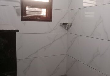 Bathroom in 1 BHK Builder Floor at Sector 18 – for Rent
