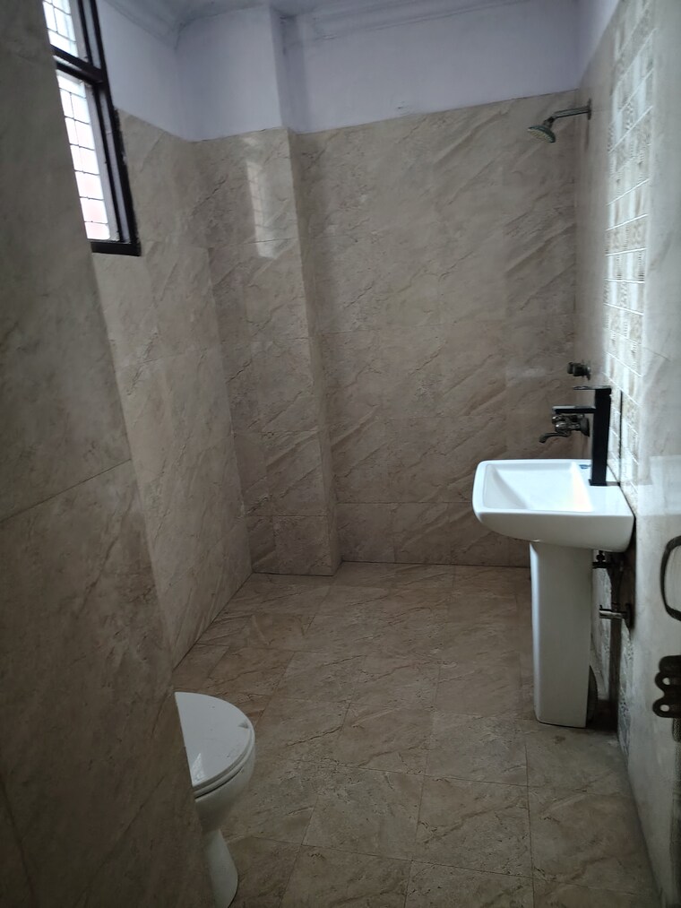 Attached Bathroom, sector 56 3.5 Bedroom 1610 Sq.Ft. Independent House In Sector 56 Noida 9347396