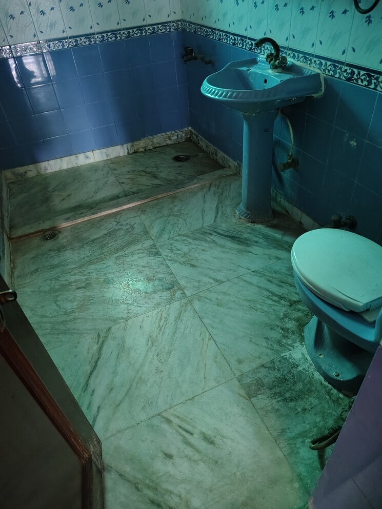 Bathroom, sector 55 2.5 Bedroom 1610 Sq.Ft. Independent House In Sector 55 Noida 9347403