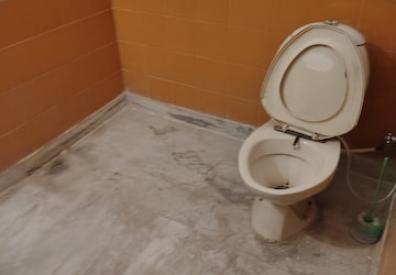 Bathroom in 2.5 BHK Independent House at Sector 55 – for Rent