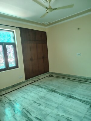 Furnished Amenities in 2.5 BHK Independent House at Sector 55 – for Rent