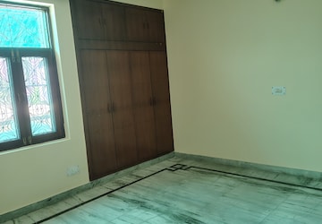 Furnished Amenities in 2.5 BHK Independent House at Sector 55 – for Rent