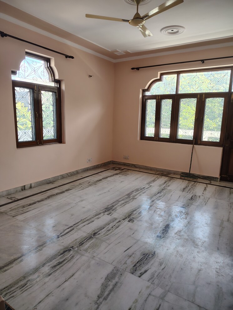 undefined, sector 55 2.5 Bedroom 1610 Sq.Ft. Independent House In Sector 55 Noida 9347403