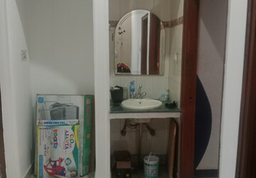 Building Lobby in 2.5 BHK Builder Floor at Sector 13 – for Rent