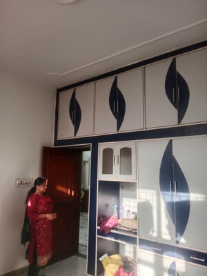 Furnished Amenities in 2.5 BHK Builder Floor at Sector 13 – for Rent