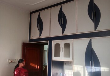 Furnished Amenities in 2.5 BHK Builder Floor at Sector 13 – for Rent