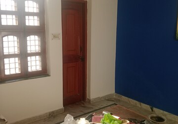 Living Room in 2.5 BHK Builder Floor at Sector 13 – for Rent