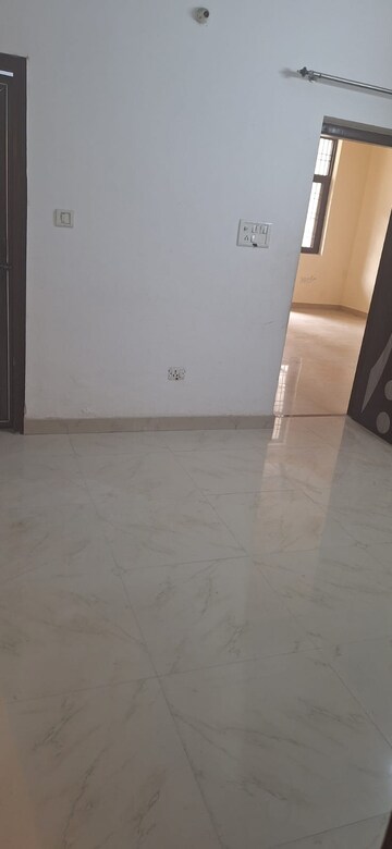Room in 1.5 BHK Builder Floor at RWA Apartments Sector 12, Sector 12 – for Rent