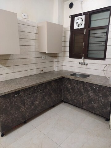 Kitchen in 2 BHK Builder Floor at Kohli One Malibu Town, Sector 47 – for Rent