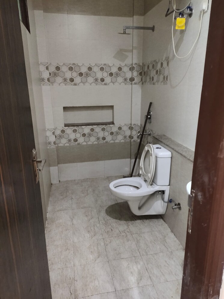 Bathroom, kohli-one-malibu-town 2 Bedroom 1400 Sq.Ft. Builder Floor In Sector 47 Gurgaon 9347410