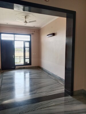 Room in 3 BHK Builder Floor at Sector 18 – for Rent