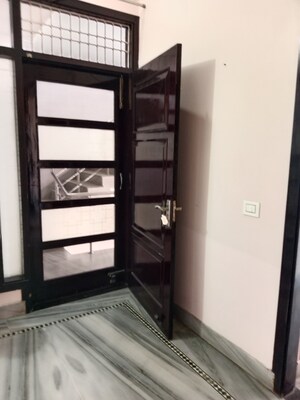 Furnished Amenities in 3 BHK Builder Floor at Sector 18 – for Rent