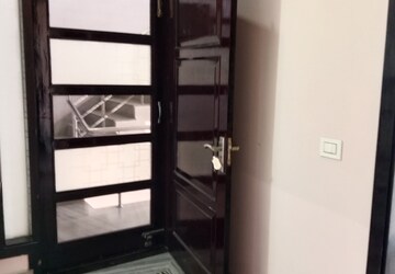 Furnished Amenities in 3 BHK Builder Floor at Sector 18 – for Rent