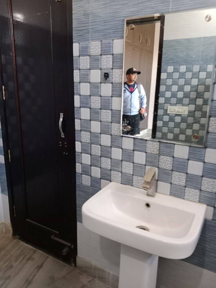 Bathroom, sector 18 3 Bedroom 1725 Sq.Ft. Builder Floor In Sector 18 Panipat 9347412