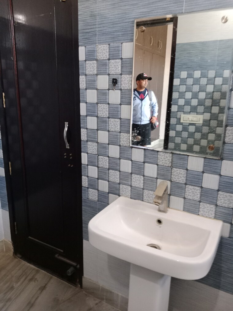 Bathroom, sector 18 3 Bedroom 1725 Sq.Ft. Builder Floor In Sector 18 Panipat 9347412