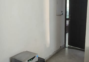 Master Bedroom in 2 BHK Builder Floor at Unitech Arcadia, South City 2 – for Rent