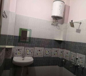 Master Bedroom in 2 BHK Independent House at Gomti Nagar – for Rent