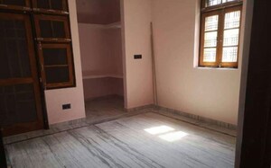 Room in 2 BHK Independent House at Gomti Nagar – for Rent