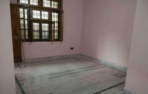 Room in 2 BHK Independent House at Gomti Nagar – for Rent