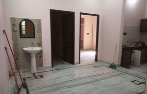 Room in 2 BHK Independent House at Gomti Nagar – for Rent