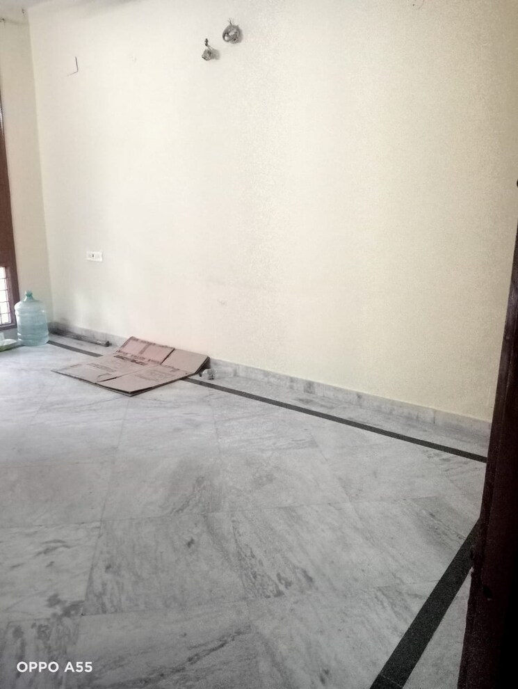 Room, sector 15 2 Bedroom 1200 Sq.Ft. Builder Floor In Sector 15 Gurgaon 9347426