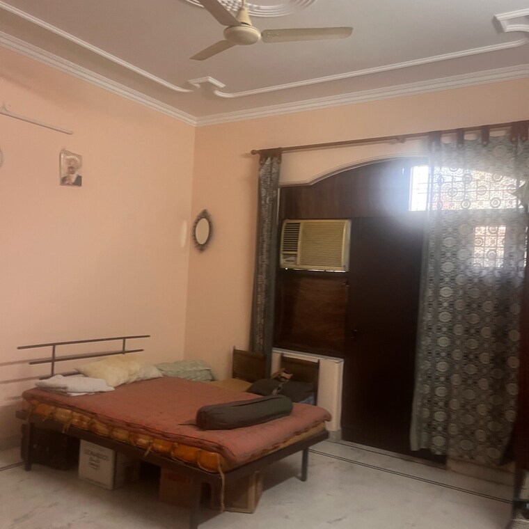 Living Room, d block shastri nagar 4 Bedroom 167 Sq.Yd. Villa In D Block Shastri Nagar Ghaziabad 9347431