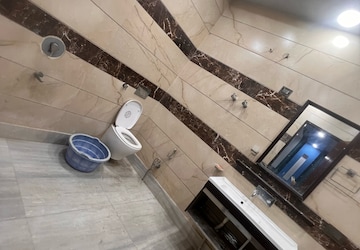 Furnished Amenities in 6 BHK Independent House at F Block Shastri Nagar – for Sale