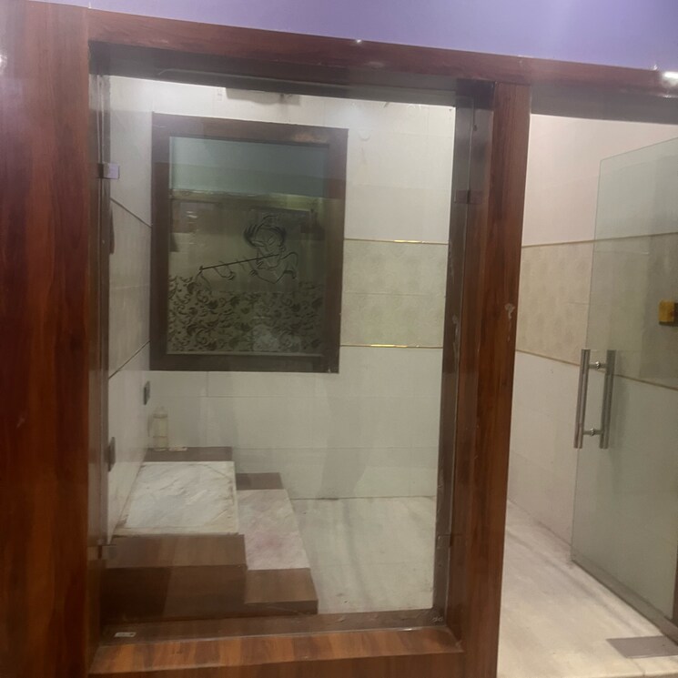 Room, f block shastri nagar 6 Bedroom 185 Sq.Yd. Independent House In F Block Shastri Nagar Ghaziabad 9347433