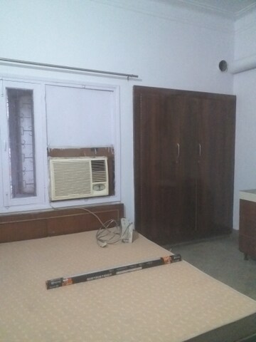 Room in 1 RK Builder Floor at East Patel Nagar – for Rent