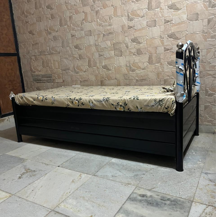 Bedroom, thane west Pg For Boys In Thane West 9347435