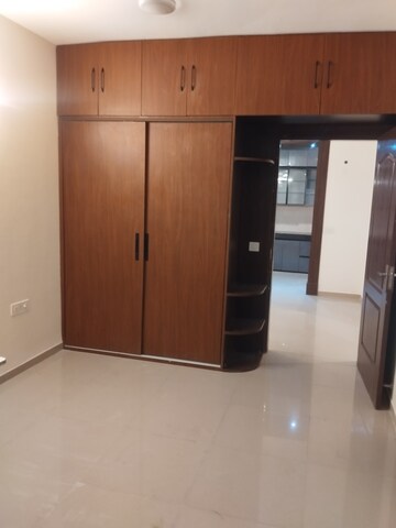 Room in 3 BHK Apartment at Omaxe Waterscapes, Gomti Nagar – for Rent