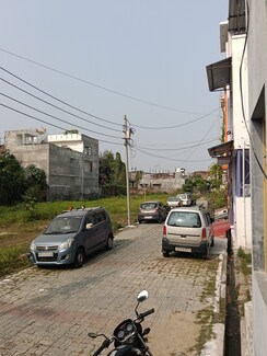 Plot For Sale in Aliganj