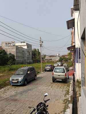  Plot For Sale in Aliganj