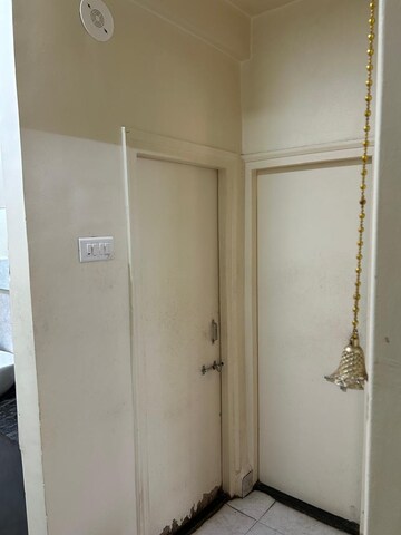 Furnished Amenities in 2 BHK Apartment at Koregaon Park – for Rent