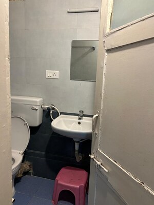 Team Area in 2 BHK Apartment at Koregaon Park – for Rent