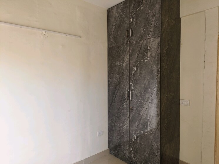 Room, one-indiabulls 4 Bedroom 3260 Sq.Ft. Apartment In Sector 104 Gurgaon 9347487