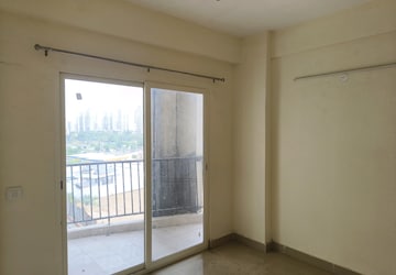 Room in 4 BHK Apartment at One Indiabulls, Sector 104 – for Sale