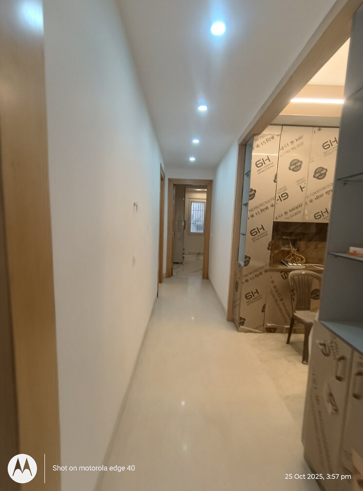 Kitchen, veera-safdarjung-enclave 3 Bedroom 200 Sq.Yd. Builder Floor In Safdarjung Enclave Delhi 9347493