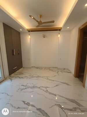 Room in 3 BHK Builder Floor at Veera Safdarjung Enclave, Safdarjung Enclave – for Sale
