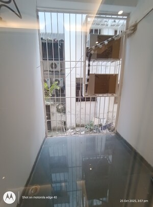 Room in 3 BHK Builder Floor at Veera Safdarjung Enclave, Safdarjung Enclave – for Sale