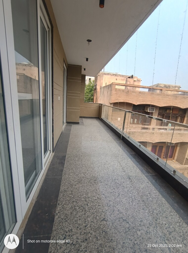 Balcony, kalkaji 3 Bedroom 200 Sq.Yd. Builder Floor In Kalkaji Delhi 9347497