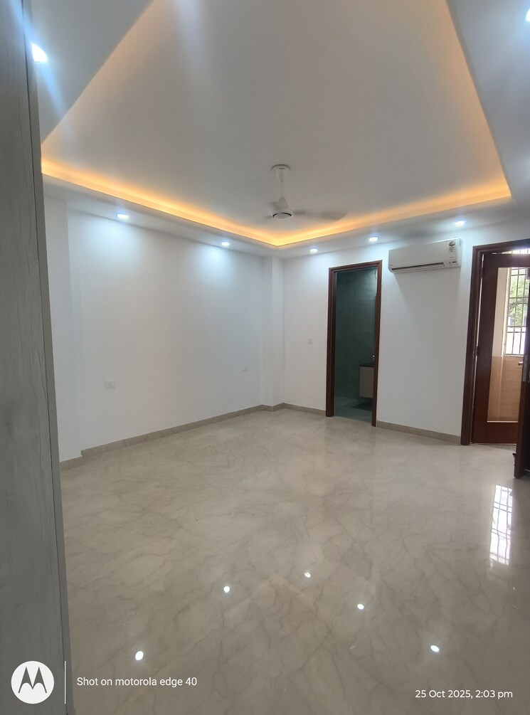 Master Bedroom, kalkaji 3 Bedroom 200 Sq.Yd. Builder Floor In Kalkaji Delhi 9347497