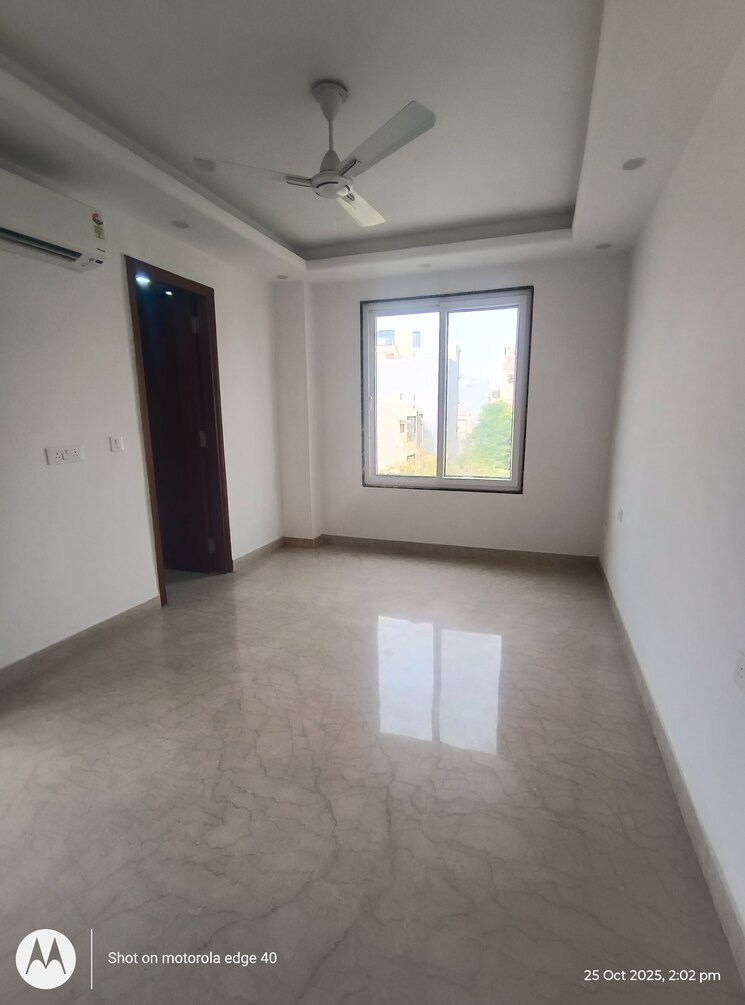 Bedroom, kalkaji 3 Bedroom 200 Sq.Yd. Builder Floor In Kalkaji Delhi 9347497