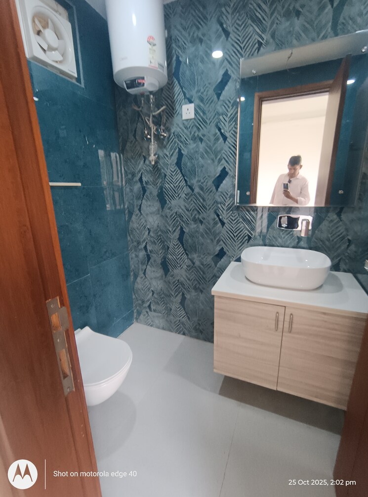 Attached Bathroom, kalkaji 3 Bedroom 200 Sq.Yd. Builder Floor In Kalkaji Delhi 9347497
